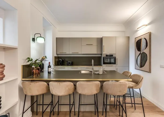 3 Bedroom Via Genova Monti Area Rome