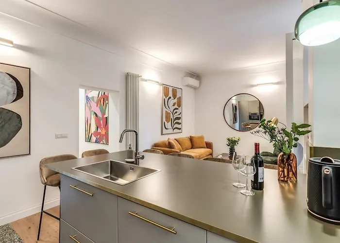 3 Bedroom Via Genova Monti Area Appartement