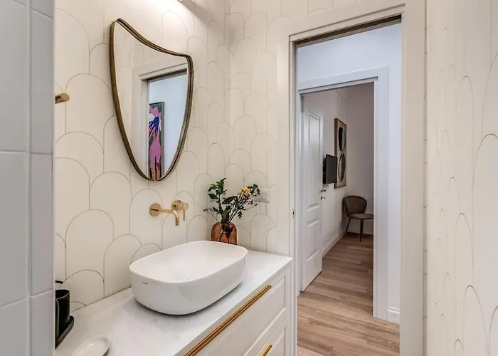 3 Bedroom Via Genova Monti Area *