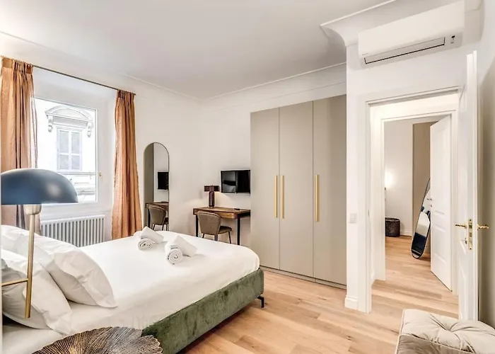 3 Bedroom Via Genova Monti Area Appartement Rome